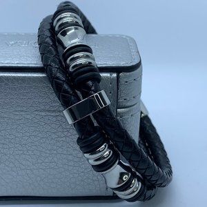 Men's leather bracelet with stainless steel design